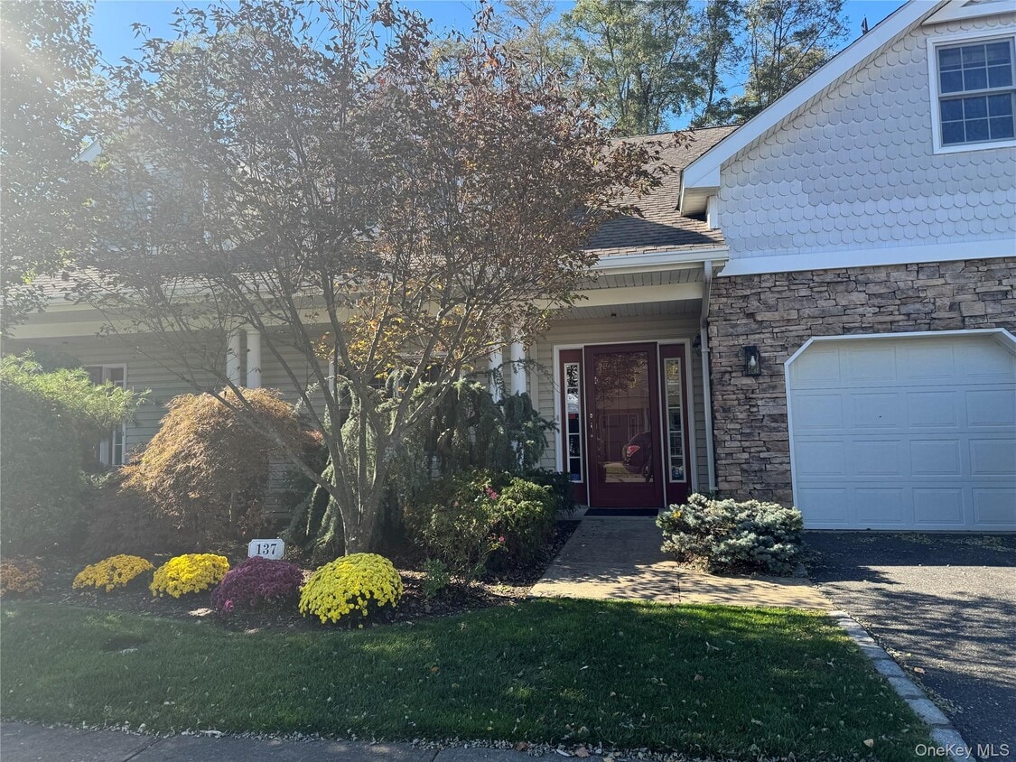 Foto principal - 137 Pond View Dr