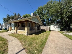 Building Photo - 747 S Warren Ave