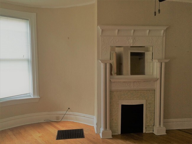 Building Photo - 357 Stratford Ave