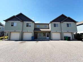 Building Photo - 923 Saxon Way