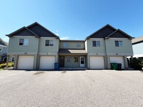 Building Photo - 923 Saxon Way