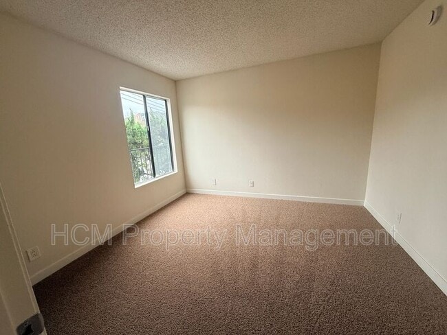 Building Photo - 10418 Scoville Ave