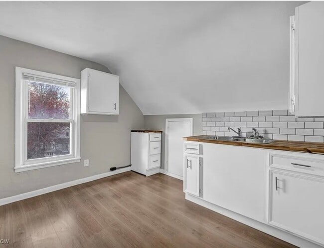 Building Photo - 3610 E 140th St