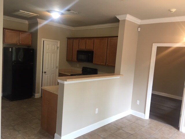 Primary Photo - 900 Dean Lee Dr