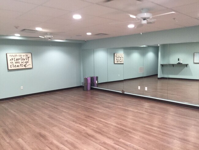 Building Photo - 2 Bedroom - 2 Bathroom Apartment for Rent!