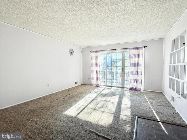 Building Photo - 82 Versailles Ct