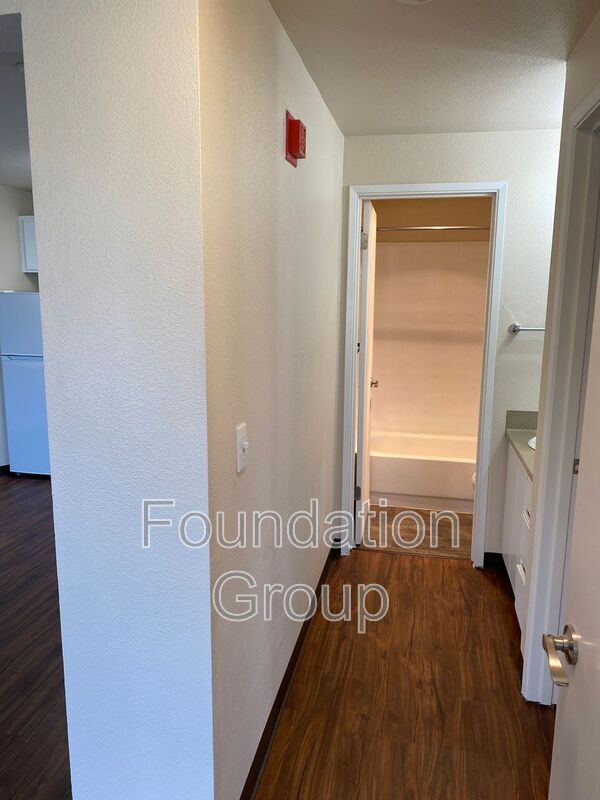 Building Photo - 321 10th Ave