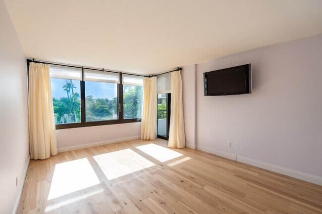 Building Photo - 3589 S Ocean Blvd