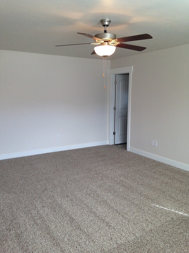 Foto del edificio - Luxury 3 bedroom Townhome Home!