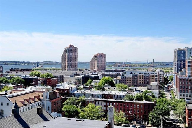 southern exposure - 135 Montgomery St