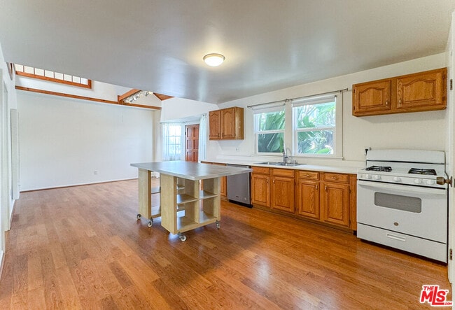 Building Photo - 2713 3rd St