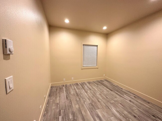 Building Photo - Quarter Deck Apartment