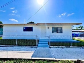 Building Photo - 427 N 24th Ave