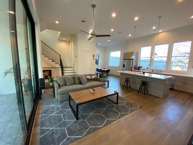 Foto del edificio - 1215 Hickory St