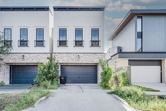 Building Photo - 1543 Lawrence St