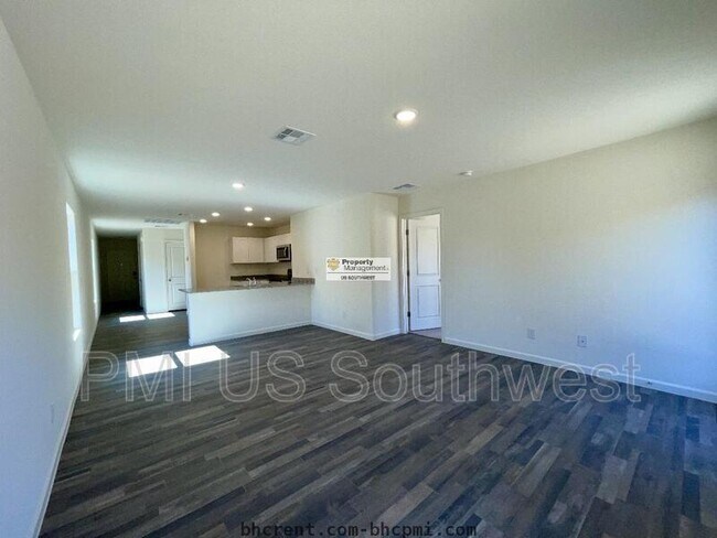 Building Photo - 2406 Village Dr