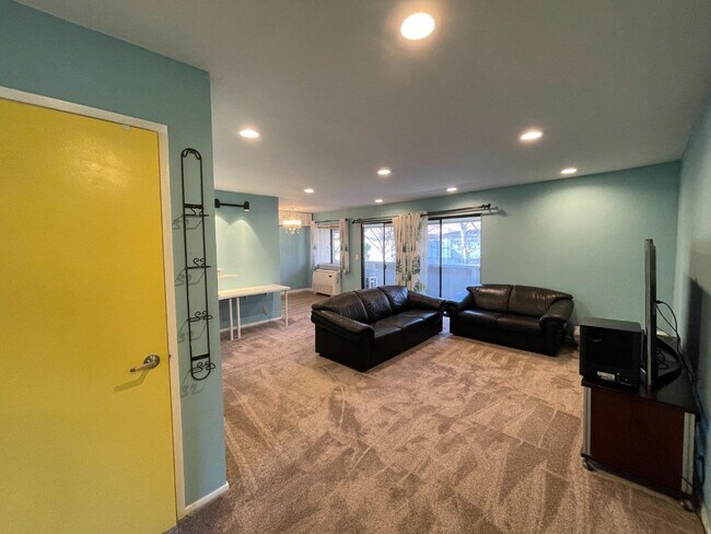 Building Photo - 958 Kiely Blvd