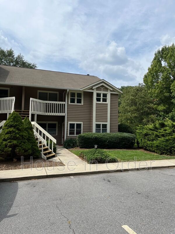 Primary Photo - 4 Timberlake Dr
