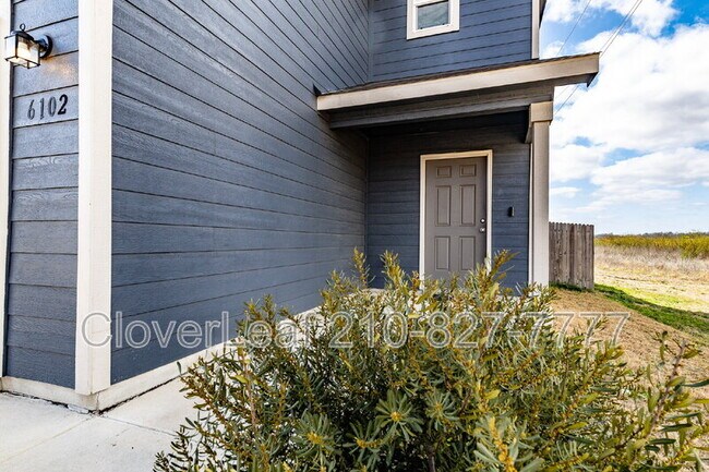 Foto del edificio - 6102 Walnut Wy