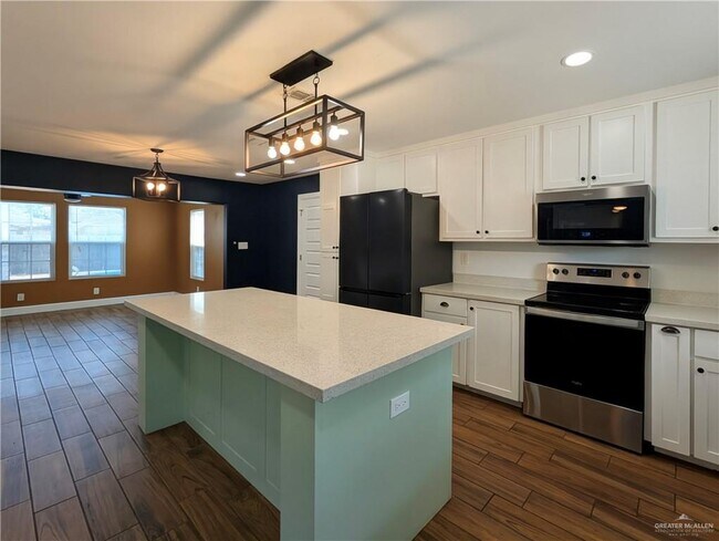 Building Photo - 14 Harvey St