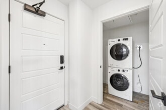 1BD, 1BA - 650SF - Laundry - 1800 4th St SW