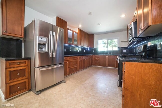 Building Photo - 4 br, 3 bath House - 17959 Duncan St