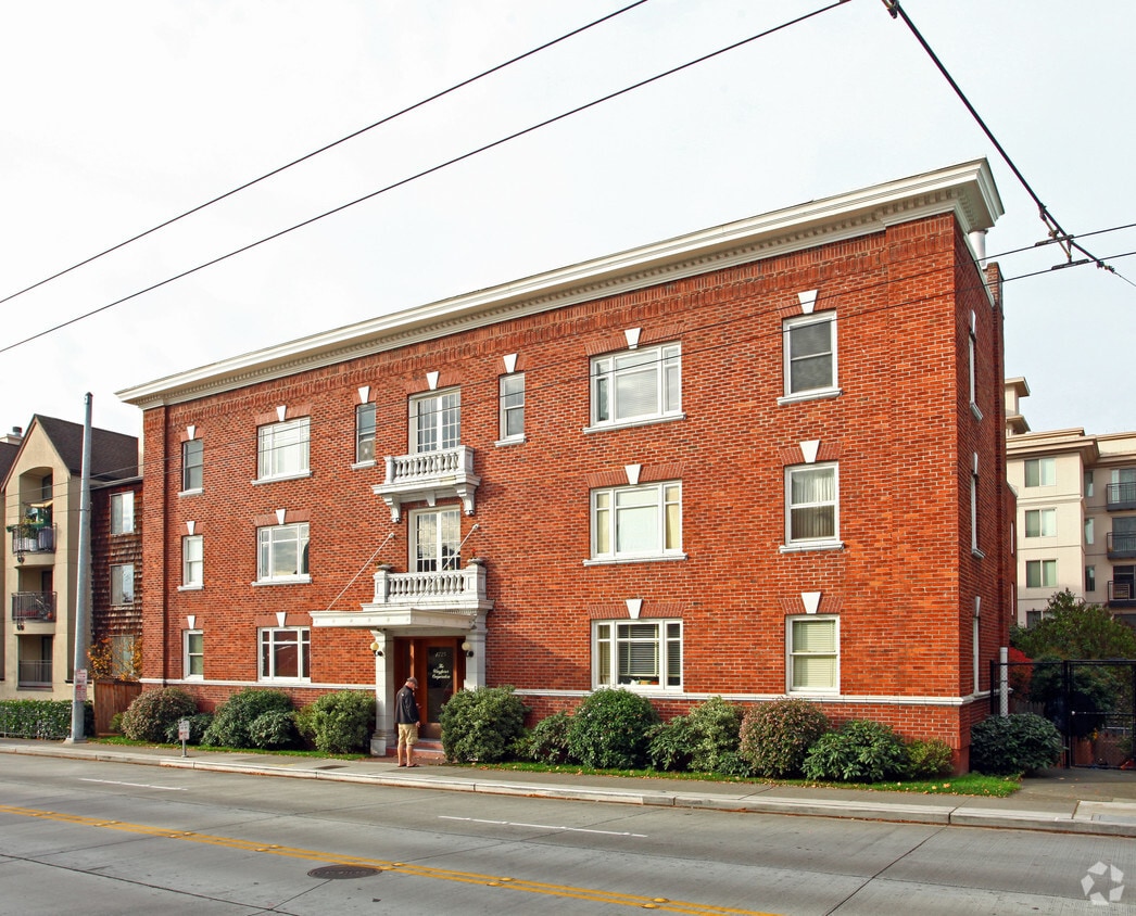 The Wayfarer Cooperative - 4725 15th Ave NE Seattle, WA ...