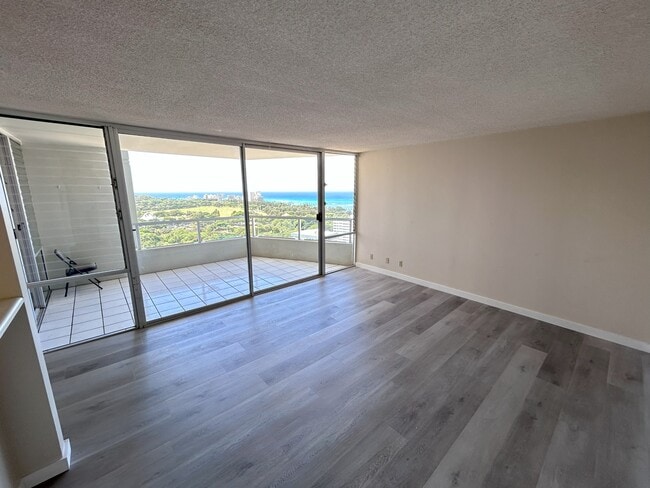 Building Photo - 2600 Pualani Way