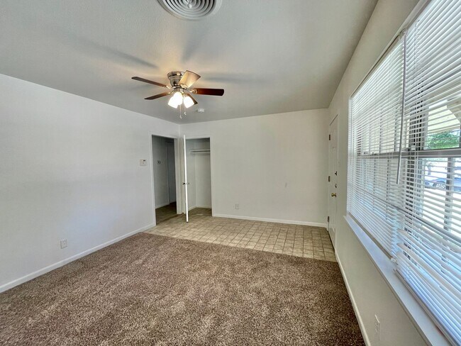 Foto del edificio - Viewable Now!  Small Dogs Accepted!