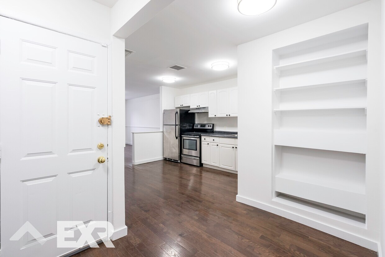 Foto principal - 33-04 Ditmars Blvd