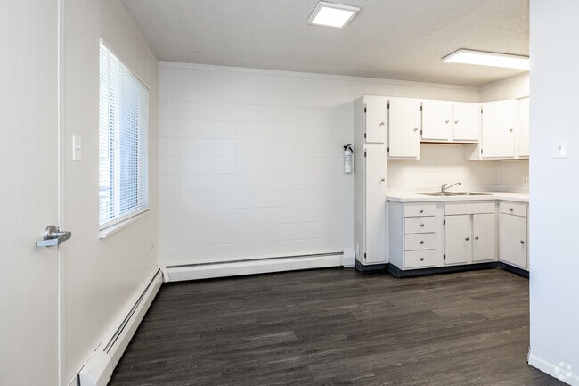 2 dormitorios, 1 baño - 750 pies cuadrados - A - Entrada/Cocina - Bears Village