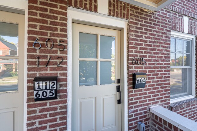 Foto del edificio - 605-607-607 S Champion Ave
