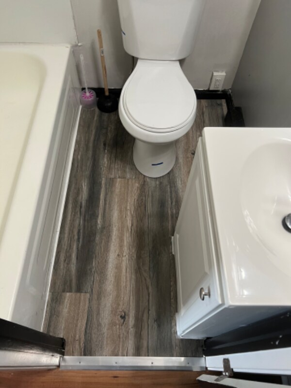 Foto del edificio - 5235 Woodland Ave