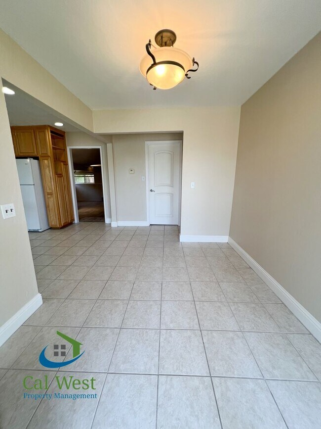 Foto del edificio - $5,095 - Beautiful 3/2 Bath Home Tucked Away in Prime Santa Clara's Location