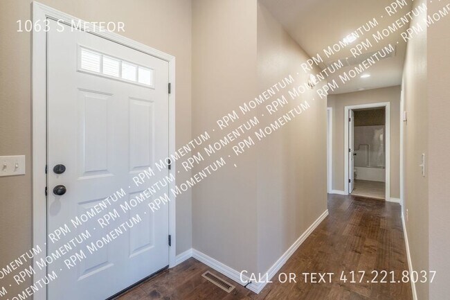 Foto del edificio - 3 BED, 2 BATH FARMHOUSE FOR RENT