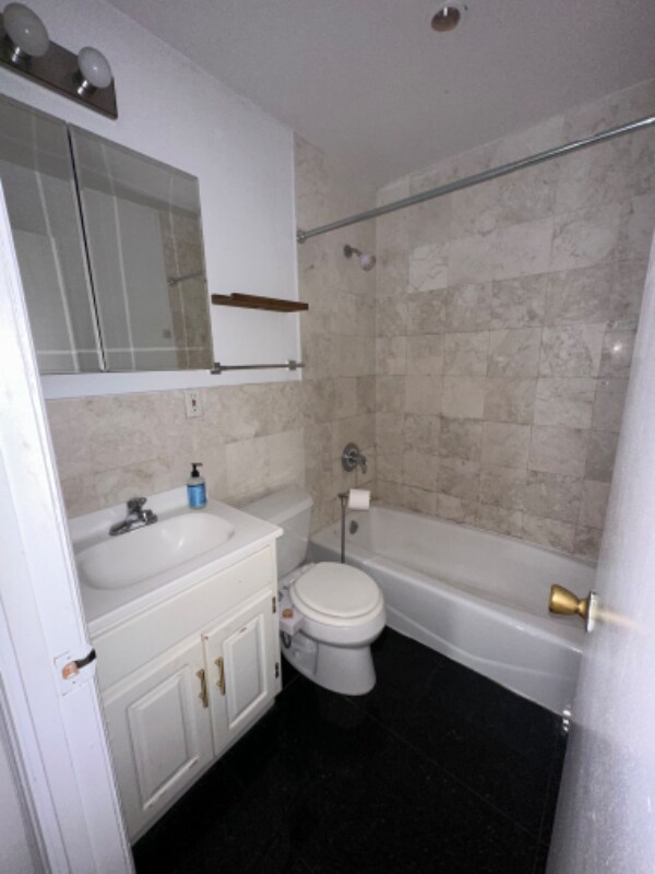 Foto del edificio - 251 W 76th St