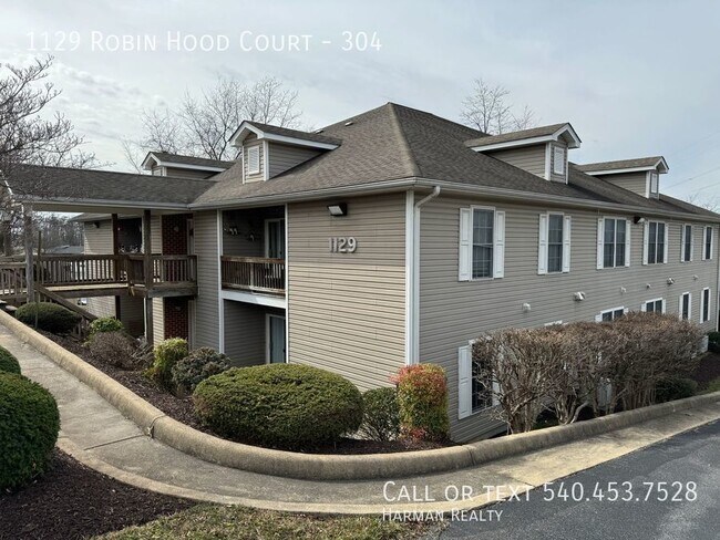Building Photo - Move in ready! Immaculate 3 bedroom, 2 bat...