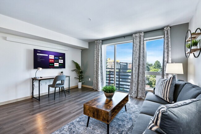 Foto del edificio - 1801 S McClellan St