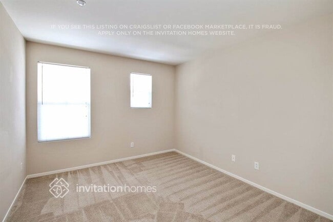 Building Photo - 73 Roadrunner St