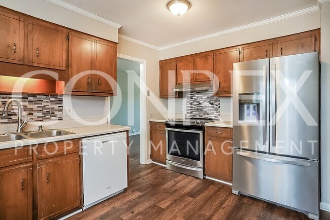 Building Photo - Unique 4 Bedroom with 2 Master Suites