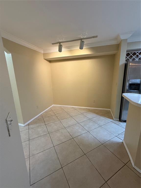 Building Photo - 827 Camargo Way