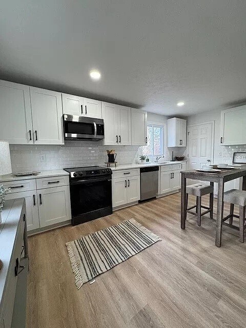 Foto del edificio - 146 Meadowbrook Rd