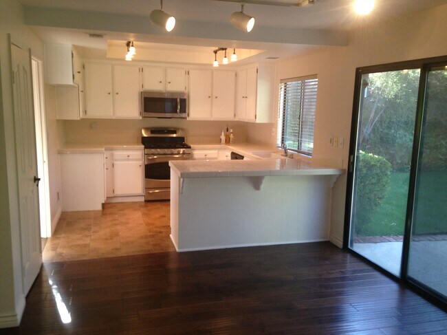 Newer kitchen appliances - 26810 Sage Ct