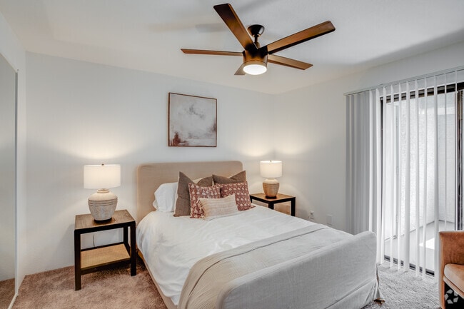 2BR, 2BA - 1,040 SF - Be Mesa