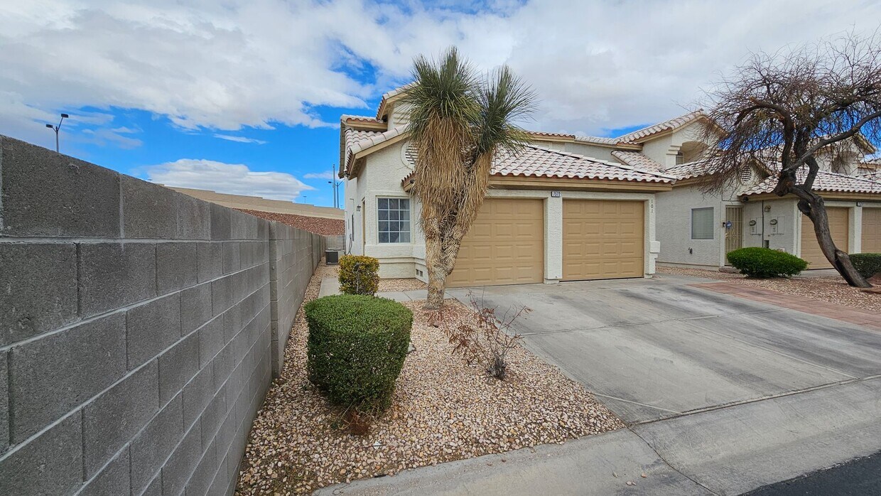 Primary Photo - Adorable Condo in Summerhills Community!