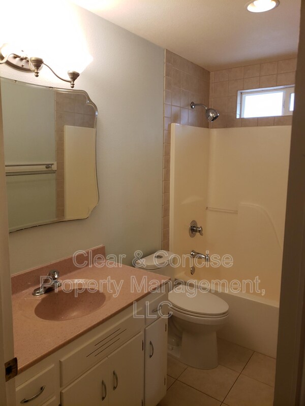 Foto del edificio - 2199 Devos St