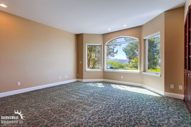 Foto del edificio - Luxury 4Bdm 4.5Ba Dream Home w/Wine Cellar...