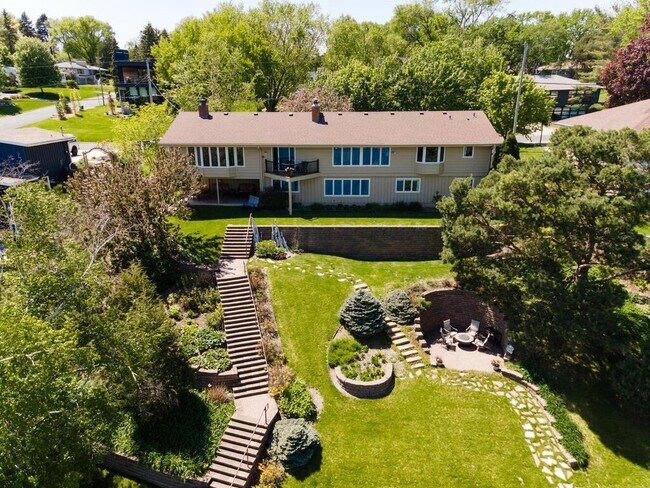 Building Photo - 1120 Angelo Dr