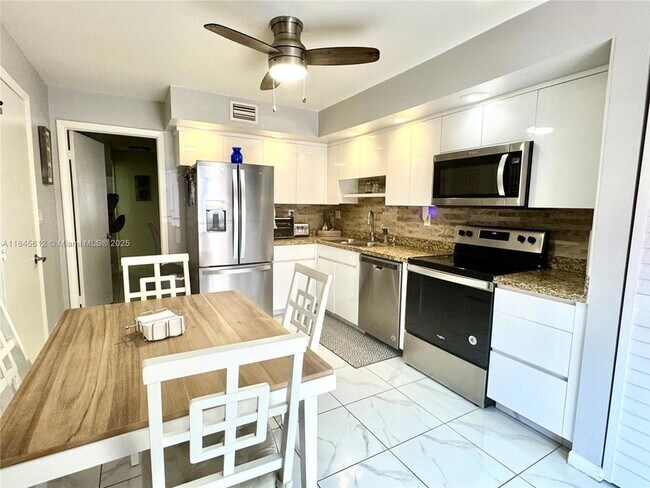 Foto del edificio - 7049 Marlberry Ln