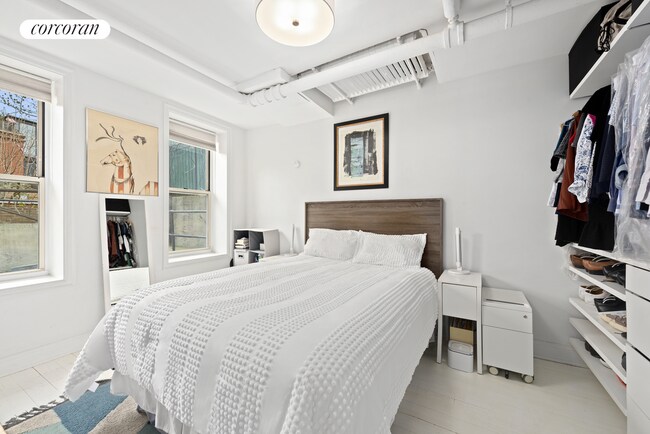 Foto del edificio - 451 Clinton Ave